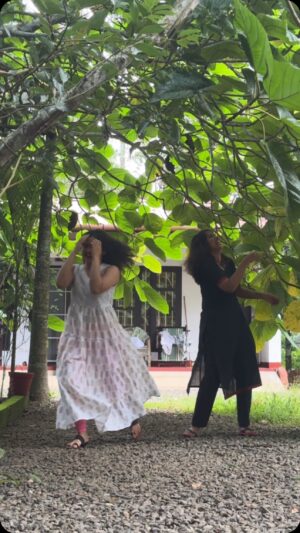 Reshma Muralidharan Instagram - Bloopers ‼️ Annoying her with my absent mind 🤪….
@im_raveena_daha

#paaldabba #kaathumela #song #insta #2024