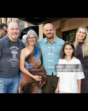 Residente Instagram - In the summers en el festival de @tribeca. Fue muy especial compartir la experiencia de mi primera película como actor junto a toda esta gente que quiero.  @inthesummersfilm  Es una película hermosa y complicada como la vida misma. Siendo una película de cine independiente es increíble todo lo que ha logrado. Desde ganar mejor película en el festival de Sundance, entrar a Tribeca para hacer su premier en NY hasta ser adquirida para proyectarse en cines. Gracias a la directora @uit14 por contar conmigo.
