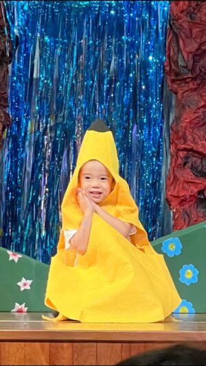 Reuben Kang Instagram - A glimpse of Jordan being funny on stage. That’s what he said - “I want to be funny during production.” Apparently dada did the same thing during his school concert back then too 🤷‍♀️