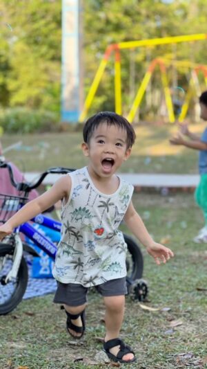 Reuben Kang Instagram - Can’t remember when was the last time we went for a picnic but each time we went, mama and dada’s energy will be drained to the max. But Jordy requested for it randomly and so here we are. Jordy obviously had lots of fun and it makes us happy that he’s happy.