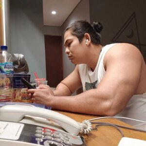 Reymon Knuliqh Instagram - Remote tivi nya bisa buat telepon ga ya??? 

#reymonknuliqh