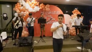 Reymon Knuliqh Instagram - Here we go...

Hundreds episode
Millions of love

Don't judge me just by the cover
Let's walk together

TAKDIR CINTA YANG KUPILIH with @smellsun.music 

Thanks for @sinemart_ph @dsuwarto 

#smellsun #reymonknuliqh #takdircintayangkupilih