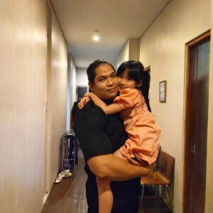 Reymon Knuliqh Instagram - Boscil aq mulai hari ini udah ga bisa anter kamu sekolah lagi
Kamu baik baik ya sekolahnya, sama mommy daddy aja yang anter ya
Aq juga ga bisa kenal deket sama kinara juga karena hari ini akhir petualangan umar

Sampai jumpa ya sama kalian berdua

#reymonknuliqh #takdircintayangkupilih #tcyk