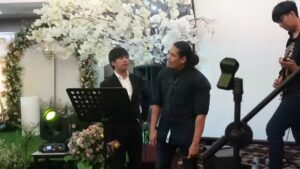 Reymon Knuliqh Instagram - Malam ini with @rianekkypradipta 

Rian d'Masiv feat. @smellsun.music 

#reymonknuliqh #dmasiv