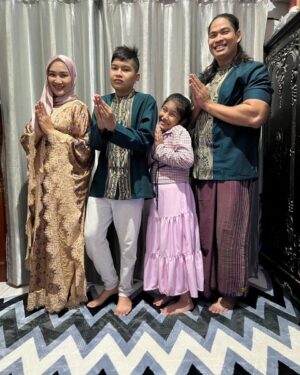 Reymon Knuliqh Instagram - Selamat idul Fitri 1445 H
Semoga keberkahan mengawali hari kita semua kedepannya
Aamiin ya rabbal alamin