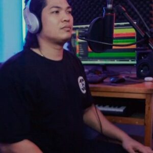 Reymon Knuliqh Instagram - Cinta dalam hati - ungu

Request dari @kak.chims kita udah bawain ya
Salah satu lagu hits di jamannya nih

Karya yang luar biasa dari @ungu_band @pashaungu_vm 

#reymonknuliqh #cintadalamhati #pasha #laguhits #laguenak #laguviral #topsong #topsongs #topmusic #music #musik #musikviral #menyalaabangkuh💥🔥🔥 #fyp