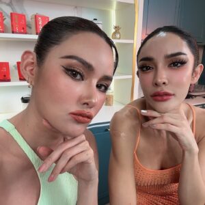 Rhatha Phongam Instagram - เราคืองานศิลปะ....นัทนิสาจะไปสปาตั้น นัทนิสาจะวิ่งมาราธอน #สวยอย่างไม่น่าเชื่อ @nisamanee_nutt @kut_l.official 🧡💚