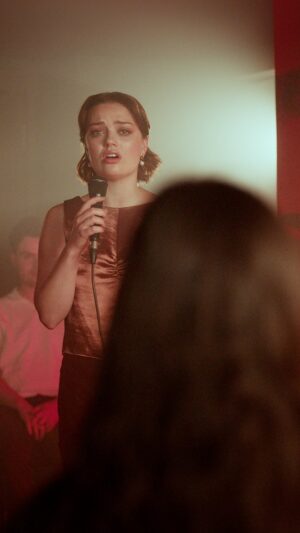 Rhea Norwood Instagram - Start the weekend by listening to this exclusive rendition of ‘Maybe This Time’ by London’s current Sally Bowles @rhea.norwood, performed live in the Red Bar with accompaniment by @benfergusonmd. Rhea stars as the Toast of Mayfair until 21 September.
 
🎙️ @rhea.norwood
🎹 @benfergusonmd
🎥 @umbrellaroomslive
