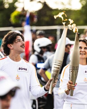 Riadh Belaïche Instagram - Je suis tellement fier … avoir la chance de porter cette flamme olympique représente beaucoup. ❤️
Merci à vous de pouvoir me faire vivre chaque jour ce genré d’expérience incroyable 🫶

Merci au Comité olympique de m’avoir choisi pour porter cette flamme dans mon département le 77 !! 

📸 @benaubert