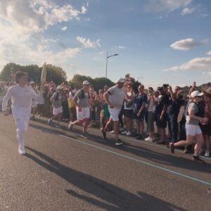 Riadh Belaïche Instagram - Je suis tellement fier … avoir la chance de porter cette flamme olympique représente beaucoup. ❤️
Merci à vous de pouvoir me faire vivre chaque jour ce genré d’expérience incroyable 🫶

Merci au Comité olympique de m’avoir choisi pour porter cette flamme dans mon département le 77 !! 

📸 @benaubert