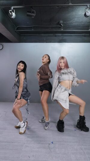 Rian Instagram - ‘ABCD’ 🤍🖤🤍🖤
@nayeonyny @twicetagram 
LACHICA Choreography🧠