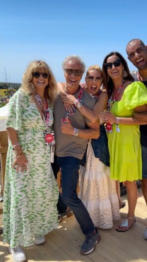 Ricardo Carriço Instagram - Grande festa na Feira da Comida do Continente! ❤️
.
.
.
@continente 
@ana.rebelo_ 
@helenaisabeloficial 
@andreiadinisoficial 
@diamantinomartins 

#feiradacomidadocontinente #festival #festa #porto #amigos #amor