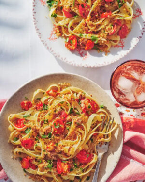 Ricardo Larrivée Instagram - 🍝 PÂTES ENSOLEILLÉES ☀️

Impossible de résister à des pâtes et encore moins lorsqu'elles goûtent l'été! Voici 6 recettes fraîches et ensoleillées, parfaites pour un pique-nique ou même un lunch sous le parasol.

Lien dans le profil (@ricardocuisine) pour voir les recettes.

_______

🍝SUNNY PASTA DISHES☀️

Pasta is hard to resist, especially when it tastes like summer! Here are six fresh and bright recipes that work for a picnic in the park or lunch under a parasol.

Click the link in our bio (@ricardocuisine) for the recipes.