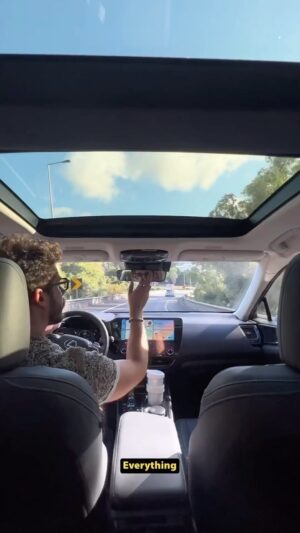 Ricardo de Sá Instagram - @caetanoauto #lexus - O que mais me fascina em conduzir é a sensação de liberdade que proporciona. Estar ao volante dá-me a impressão de que o mundo está ao meu alcance, que posso ir a qualquer lugar, a qualquer momento. A estrada transforma-se  num caminho para o desconhecido, repleto de possibilidades.

Além disso, conduzir também é um momento de introspecção. Com a música certa no rádio, a paisagem a passar pela janela, é possível entrar num estado quase meditativo, onde os pensamentos fluem livremente. É um tempo só meu, onde posso refletir, sonhar ou simplesmente apreciar o momento.

Gosto também da conexão que existe entre o motorista e a máquina. Sentir o carro responder aos meus comandos, o motor ruge conforme acelero, a suavidade ao fazer uma curva – é como se eu e o veículo fôssemos uma única entidade, em perfeita sintonia.

Por fim, há algo de especial em conduzir por caminhos já conhecidos ou explorar novos destinos. Em ambos os casos, a viagem em si é tão importante quanto o destino. Cada percurso guarda as suas próprias memórias e emoções, tornando a experiência única e inesquecível.