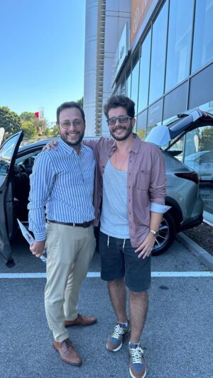Ricardo de Sá Instagram - 🔄 De volta à @caetanoauto e desta vez com um novo desafio: experimentar este elegante Lexus NX 350h! 🚗✨

Este SUV híbrido combina um design sofisticado com tecnologia de ponta e proporciona uma condução suave e eficiente. Mal posso esperar para descobrir tudo o que este carro tem a oferecer!

Fiquem atentos para ver todos os detalhes desta máquina incrível em ação! 👀🔋

#lexusnx350h #caetanoauto #suv #hybrid #driving #tech #lexus #drive #car