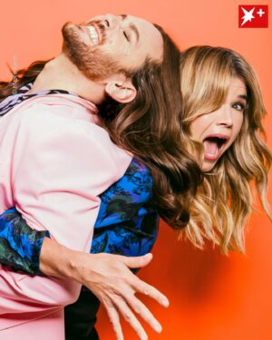 Riccardo Simonetti Instagram - Bye Bye FREE HUGS 👋🏻💞 Diejenigen unter euch, die heute Morgen schon die neueste Folge gehört haben, wissen, dass wir bei der 40. und damit letzten Folge unseres Podcasts angekommen sind ❤️ Anke und ich bedanken uns bei allen Hug-Bällchen für die Unterstützung und Liebe, die ihr für dieses Projekt aufgebracht habt, das uns allen so viel bedeutet hat 🥹 Ohne euch wäre Free Hugs niemals so persönlich und facettenreich geworden! 🫶🏼 Wir hätten selbst nicht gedacht, dass wir mal so offen und persönlich in der Öffentlichkeit hätten sprechen können und das lag vor allem auch daran, dass es sich wirklich wie ein geschützter Raum angefühlt hat. Zumindest für mich 😘 Danke auch an alle Menschen hinter den Kulissen, die uns auf dieser Reise begleitet haben. Wie Anke sagen würde: "Schließt sich eine Tür, öffnet sich woanders ein Fenster". Wer die heutige Folge noch nicht gehört hat, sollte das unbedingt nachholen. Auf ein letztes Mal F R E E - H U G S 🎶