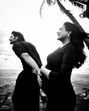 Richa Chadha Instagram - Women - the sacred vessel of this divine cosmos 
🧿🌸🪬
So much can change in a month. We shot this a month ago, @stormshivajisen came over on a stormy day, with his sweet team. It rained so much that the electricity was out. We sat nursing hot cups of tea in the power cut. 
Thanks @alifazal9. You’re an anchor.RiALI cute ❤️
👶🐣👶
Make up Natasha, hair @ashisbogi ! 
#RiAli #coupleshoot #Bollywood #pyaardulaarmerayaar #BabyDaddy #GirlDad