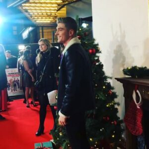 Richard Wisker Instagram - WORLD PREMIERE OF SURVIVING CHRISTMAS WITH THE RELATIVES 🎅🏾