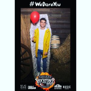 Richard Wisker Instagram - @tulleys_shock VIP event styled by @stevevyse in a @allsaints T with a yellow Jacket @tretorn @saymorepr jeans @topman red baloon from #pennywise @converse #georgieit🎈 #wedareyou #IT #horror #Halloween #mensclothing #menstyle #itfloatsdownhere #stylemensootd #menshairstyle #mensclothing #mensmodel #street #streetfashion #streetwearfashion #streetstylefashion