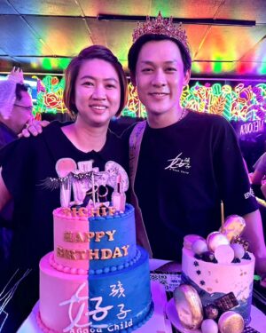Richie Koh Instagram - It's been an incredible month!

I'm not someone who usually celebrates my birthday, but this year I received an overwhelming amount of love.

From the heartwarming birthday cake surprise by @resortsworldgenting @kristine0510 , along with @denniszhouchongqing and @meigui.k , to having over 700 guests sing "Happy Birthday" to me—I will never forget that moment.

To my beloved cast, crew, and production team of #好孩子, thank you so much for your love and support! You created a safe space for me to perform, showed immense patience and creativity, and pushed boundaries every single day. And, of course, thank you for all the drinks, food, and snacks—too many calories to count!

Lastly, to my glam team: thank you for always supporting my vision and dreams and for always standing behind me. Let's stay together for as long as time allows. @urbanhairsg @makeupentourage @kanerayn