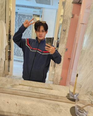 Richie Koh Instagram - It's bling a bling joy for us all and thank you to all of you for coming down!

Many birthday wishes from everyone and @resortsworldgenting very sneaky uh. Kept so much surprises from me.

And of course my bling family @denniszhouchongqing and @meigui.k for bringing joy to us all. They also very sneaky.

Unglam photo for you guys hahaha.