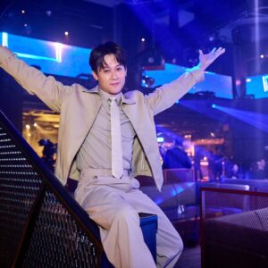Richie Koh Instagram - Star Award Show 1!

See everyone else this Sunday!
Got press pedestrian crossing, traffic light, bicycle, car, motorcycle, mountain, fire hydrant and boat onot?

If not pls try guys, it's like you travelling around the world...