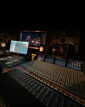 Rick Bonadio Instagram - The finest here at Midas Studios | @solidstatelogic | @zildjiancompany | @dwdrums | @meinlcymbals |@soundperformancelab | @dangerousmusic | @bettermakerproaudio | @uaudio | @pearlbrasil | @genelec_usa | @questedmonitoring |
