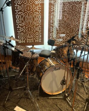 Rick Bonadio Instagram - The finest here at Midas Studios | @solidstatelogic | @zildjiancompany | @dwdrums | @meinlcymbals |@soundperformancelab | @dangerousmusic | @bettermakerproaudio | @uaudio | @pearlbrasil | @genelec_usa | @questedmonitoring |