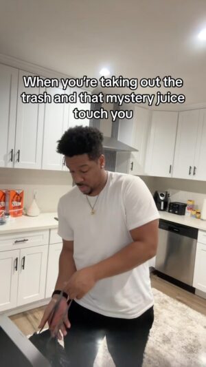 Rickey Brown Instagram - Wtf is that?! Throw the whole arm away😫 #comedy #comedyvideos #comedyskits #comedyreels #skits #funny #funnyvideos #funnyskits #funnyreels #reels #explorepage✨ #explorepage #reelsinstagram