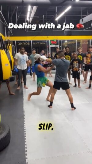 Ricky Turcios Instagram - How to deal with a jab?🥊 
Here are a few ways from the first seminar ever for both @houseofdragonsinternational and @rickyturcios 
Always have an open mind and soak in all you can then make it your own. Happy Friday everyone 😎
🐲
Follow @houseofdragonsinternational & @rickyturcios to grow your fight IQ
🐲
🐲
🐲
#mma #ufc #mmafighter #mmatraining #boxing #boxingtraining