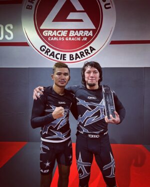 Ricky Turcios Instagram - @onechampionship X @ufc 
What a cool day training with the champ Superlek !! Thank you !! 🔥🔥🔥🔥 #TheUltimateFighter 
@yokkao 
@superlek789 
@graciebarrathewoodlandstx 
@teamalphamalemma