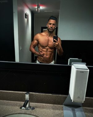 Ricky Whittle Instagram - Gratuitous gym mirror selfie 😝  felt good, might delete later 🤣 Sorry I’m not sorry🤷🏾‍♂️😈💪🏾

This is Post workout and fasted training with WONDERFUL down lighting 😂😏 so I will obvs look a little extra pumped and lean due to lack of food in the body and muscles swelled after a good chest session 👍🏾 unfortunately for me I don’t always look like this and the pump will fade. I have a ways to go still, But consistency of training and a good diet (nutrition) will definitely help me get closer each day to my goal and ready for a certain movie role coming up 💪🏾🎥 #fitness #actorslife #gymlife #movieprep #action #weighttraining work in progress 🙌🏾