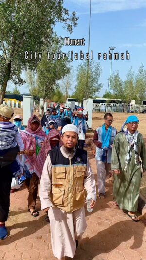 Rico Verald Instagram - Para jamaah @diyafatalharamainofficial di jabal rahmah