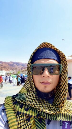 Rico Verald Instagram - Jamaah @diyafatalharamainofficial berziarah ke jabal uhud ( tempat terjadinya perang uhud )