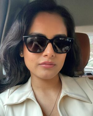 Riddhi Kumar Instagram - Can’t think of a caption 😶‍🌫️ something on the lines of golden hour ✨ mandatory post for engagement 🤓