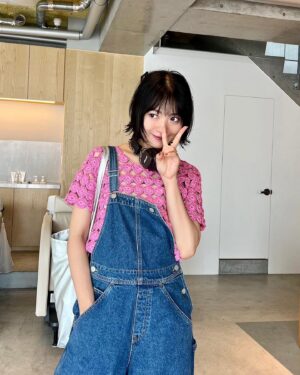 Rie Kitahara Instagram - ✂︎✂︎✂︎
40cm、髪をばっさり切りました！
初のショートヘアです💇🏻‍♀️💋

ずっとやりたかったヘアドネーションができて
とても嬉しいです😌💟
YouTubeもぜひ見てね！
断髪式の様子が見れます🫶🏻

似合ってますか？🩵🪽