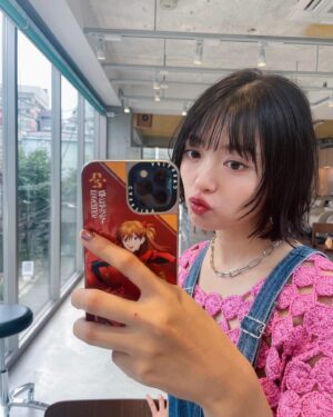 Rie Kitahara Instagram - ✂︎✂︎✂︎
40cm、髪をばっさり切りました！
初のショートヘアです💇🏻‍♀️💋

ずっとやりたかったヘアドネーションができて
とても嬉しいです😌💟
YouTubeもぜひ見てね！
断髪式の様子が見れます🫶🏻

似合ってますか？🩵🪽