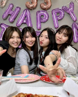 Rie Kitahara Instagram - 33歳になりました🎂✨

今年はたくさんお誕生日会をしてもらいました💟
ここに残させてください😌🎀
幸せな瞬間がたくさんあったよ~

1枚目の写真は…あきちゃのYouTubeで配信されるので
それもお楽しみに☺️

33歳も周りを大切に、
楽しく、穏やかに、幸せに過ごしていきたいです。
今年もよろしくお願いします🫶🏻
