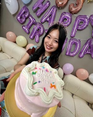 Rie Kitahara Instagram - 33歳になりました🎂✨

今年はたくさんお誕生日会をしてもらいました💟
ここに残させてください😌🎀
幸せな瞬間がたくさんあったよ~

1枚目の写真は…あきちゃのYouTubeで配信されるので
それもお楽しみに☺️

33歳も周りを大切に、
楽しく、穏やかに、幸せに過ごしていきたいです。
今年もよろしくお願いします🫶🏻