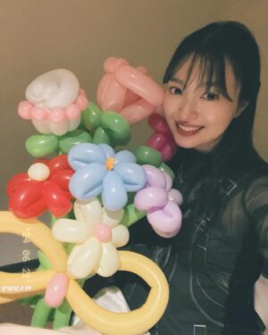 Rie Kitahara Instagram - 33歳になりました🎂✨

今年はたくさんお誕生日会をしてもらいました💟
ここに残させてください😌🎀
幸せな瞬間がたくさんあったよ~

1枚目の写真は…あきちゃのYouTubeで配信されるので
それもお楽しみに☺️

33歳も周りを大切に、
楽しく、穏やかに、幸せに過ごしていきたいです。
今年もよろしくお願いします🫶🏻