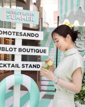 Rika Izumi Instagram - ウブロのサマーキャンペーン「HUBLOT LOVES SUMMER 2024」へ。
今回着用した時計は、日本限定モデル「ビッグ・バン ワンクリック モノクローム スチール ダイヤモンド」
スチールとダイヤモンドの輝きが美しく、品のあるデザインがとても素敵でした💫
土日祝日はキャンペーンに参加でオリジナルモクテルも提供されるそうです。
8/12まで開催しています🍋

@hublot @hublot_japan #PR #Hublot #ウブロ #HublotLovesSummer