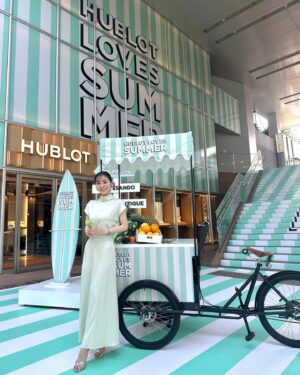 Rika Izumi Instagram - ウブロのサマーキャンペーン「HUBLOT LOVES SUMMER 2024」へ。
今回着用した時計は、日本限定モデル「ビッグ・バン ワンクリック モノクローム スチール ダイヤモンド」
スチールとダイヤモンドの輝きが美しく、品のあるデザインがとても素敵でした💫
土日祝日はキャンペーンに参加でオリジナルモクテルも提供されるそうです。
8/12まで開催しています🍋

@hublot @hublot_japan #PR #Hublot #ウブロ #HublotLovesSummer
