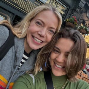 Riki Lindhome Instagram - My wonderful Wednesday co-stars came to Scotland and saw my show. I’m so grateful and happy. Full heart, two snaps 🖤🖤🖤