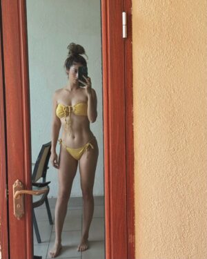 Rima Zeidan Instagram - 🍋or🥥 ?

.

Ps. 忙拍戲還可以收到泳衣覺得開心☺️