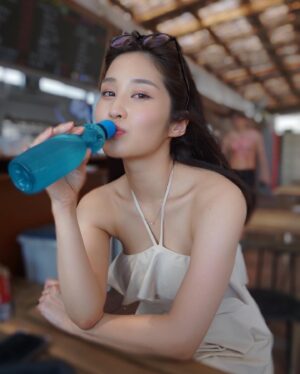 Rin Takahashi Instagram - 夏は炭酸飲みたくなる☀️
お仕事の方もお出かけされる方もいらっしゃると思いますが
お外に出る人は熱中症に気をつけてお過ごし下さい✨
素敵な１日になりますように🥰