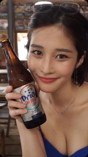 Rin Takahashi Instagram - 海最高🍺❤️⛱️✨
#オリオンビール #orionbeer #海 #夏満喫 #海の家 #ハイネケン #hineken