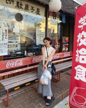 Rin Takahashi Instagram - 母の出身地新潟市秋葉区（旧新津市）の駄菓子屋さんに家族で行ってきました🚗🫶
駄菓子や昭和基地一丁目C57さん🍭
お菓子たくさん買ってあげパン持ち帰りしてメダルゲームしたりとても楽しかったです💓
母の小さい頃住んでたお家の跡も見に行ったよ👀

家族でお墓参りしてゆっくりお出かけできて大満足です☺️

撮影C3PO（兄）
