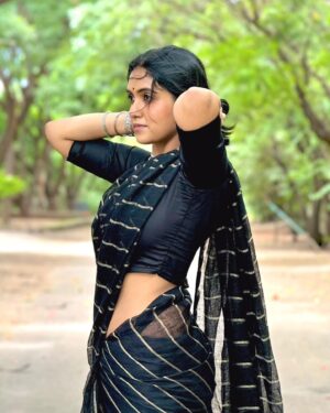 Rinku Rajguru Instagram - उसूल पक्के, दिमाग़ ख़राब 
रंग सावला,दिल साफ़!