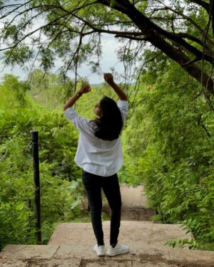 Rinku Rajguru Instagram - It’s just a vibe🍃🕊️🌊🤍