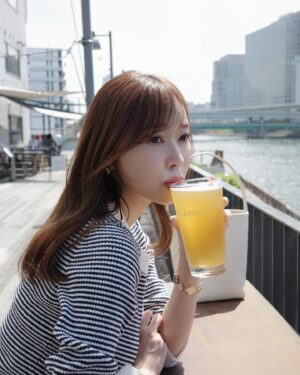 Rino Sashihara Instagram - 昼ビ🍺

カラコン⇨トパーズ ラテパール
アイシャドウ⇨Ririmew イノセントピーチ
リップ⇨Ririmew シアーティント・01パピーレッド